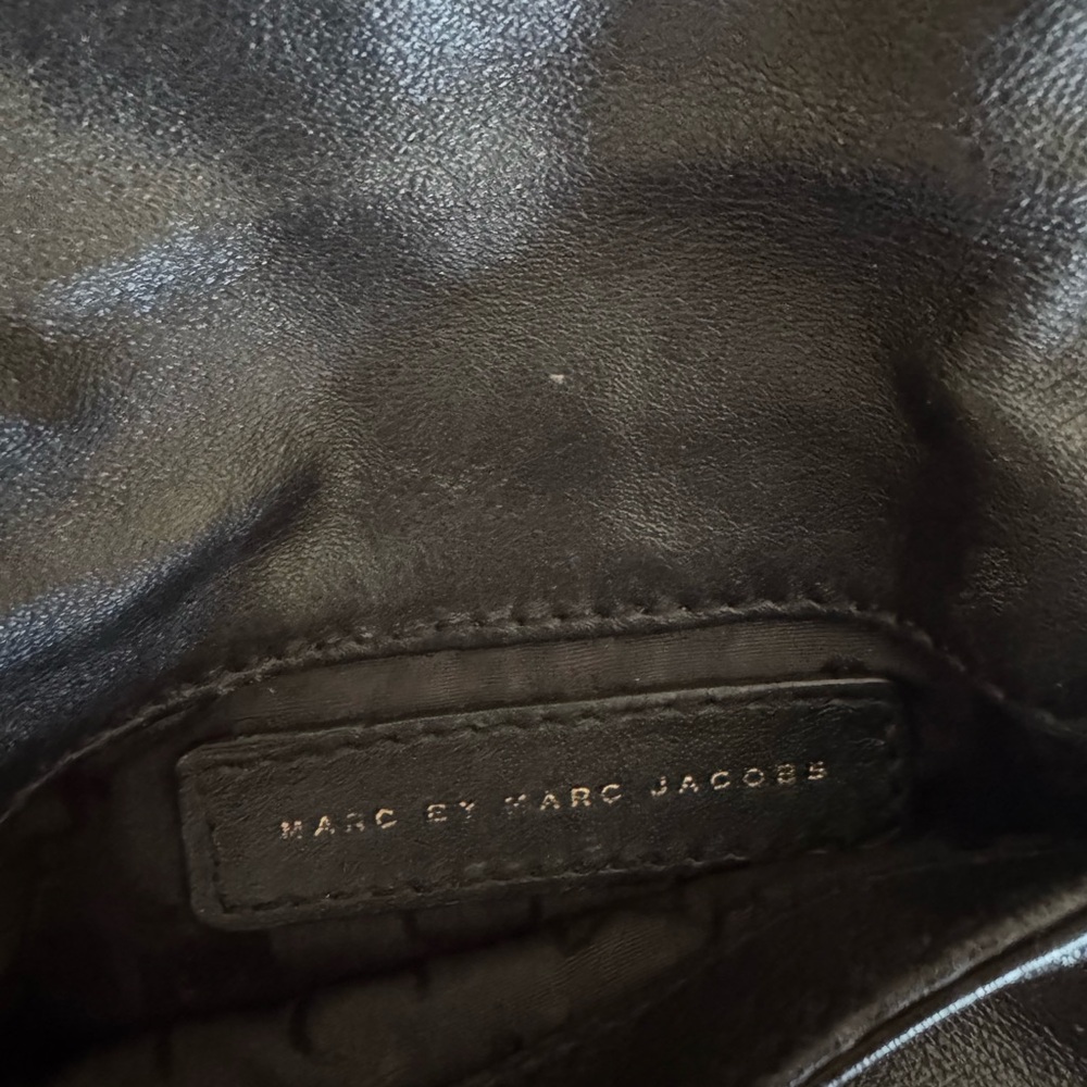 Marc by Marc Jacobs Vintage Black Leather Crossbody bag with Bird Accent - Picture 8 of 13